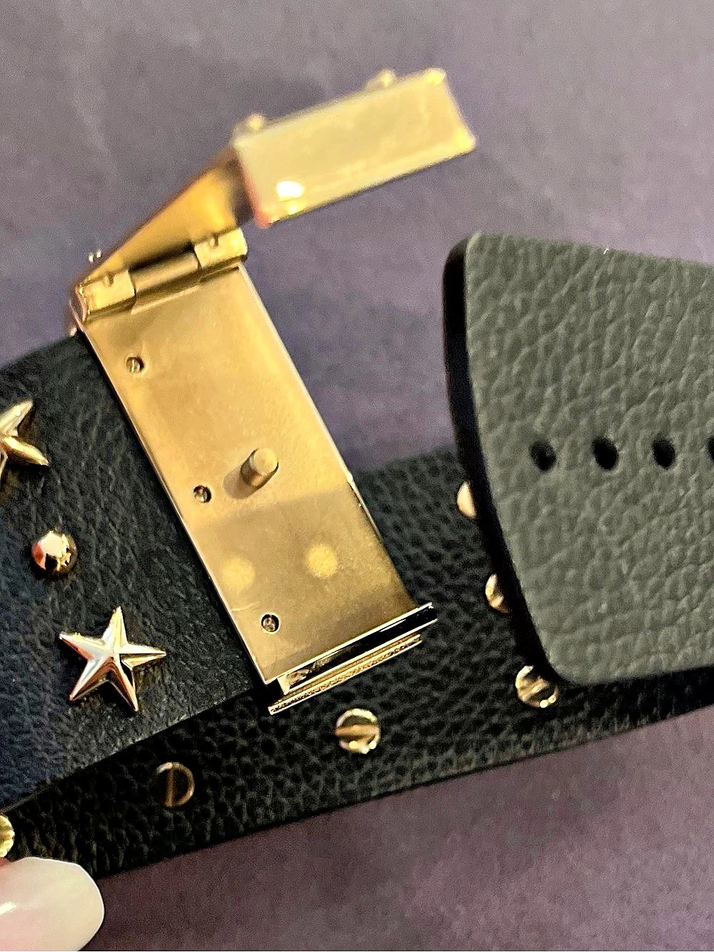 Henri Bendel Black & Gold Studded Star Bracelet NWOT - Picture 8 of 9